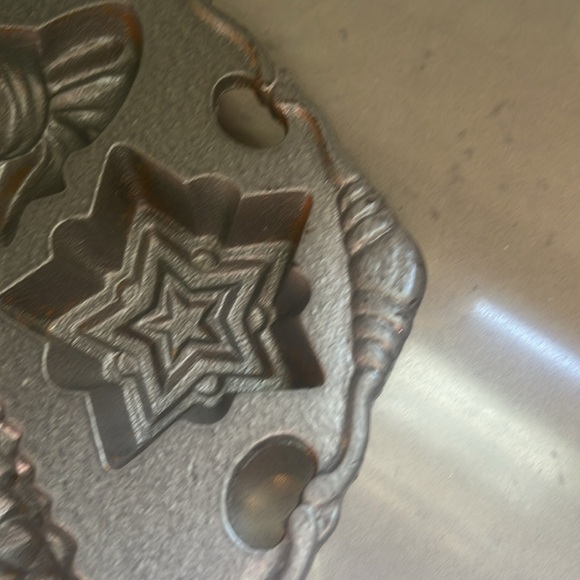 John Wright Cast Iron Christmas Cookie Candy
Mold Santa Tree Angel Bell Star - Picture 6 of 7